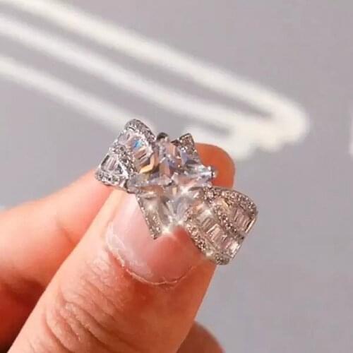 Huitan 2021 Trend Womens Rings Crystal AAA Cubic Zirconia Brilliant Bridal Wedding Ring Fancy Ladys Accessories for Party Gift