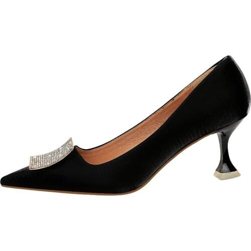 European and American sexy banquet cat heel elegant high heel shallow mouth pointed metal water drill button womens shoe