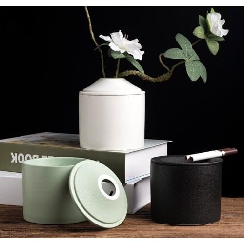 European Ceramic Ashtray Creative Home Living Room Office with Lid Ashtray Gift for Boyfriend Home Decoration Accessories Modern