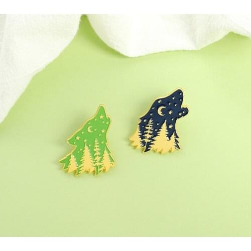 XEDZ Wolfhead Enamel Pins Star Spotted Growling Cartoon Animal Insignia Couple Lapel Dress Backpack Brooch Fashion Jewelry Gift