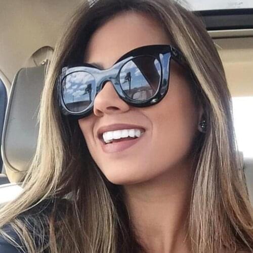 New Fashion Vintage Black Sunglasses For Women Brand Designer Retro Round Rivets Sun Glasses Droshipping Shades SM1324