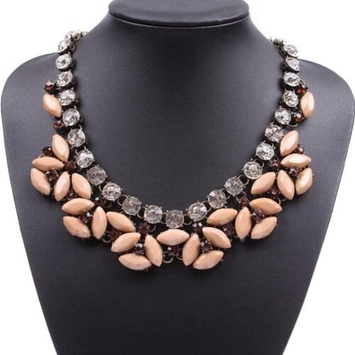 2021 Fashion Brand New Arrival Elegant Crystal Resin Flower Pendant Statement Necklace for Women Jewelry