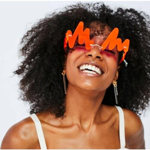 New Arrival Net Red Funny Wave Ocean Style Sunglasses For Women Fashion Letter M Sun Glasses Personality Cutting Eyeglasses