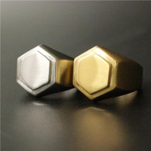2017 Drop Ship Gold Fashion Fashion Hexagon Ring Dull Polishing 316L Stainless Steel Ladies Mens Party Ring New Simple Band Ring
