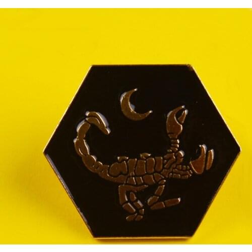 Punk Style Golden crab Pins Skull Bones Icons Metal Badge Skull Bones Badges Retro Rib Cage Badges for a Backpack on Jacket