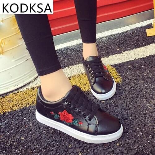 Leather Shoes Ladies Fashion Breathable Embroidery Flower Shoes Student Korean Casual Shoes Sports Running Sneakers Womens Shoes