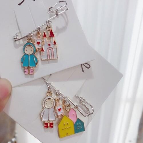 New Arrival Cloak Safe-Pin Enamel Pin Brooches Sweety Girl Heart Castle Pendant Jewelry Shawl Mantle Clothes Badge Pin for Women