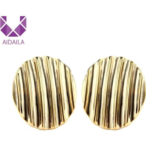 Women Stud Earrings Wave Gold Color Statement Earrings Round Shape Korean Earrings for Office Ladies New Fashion Design