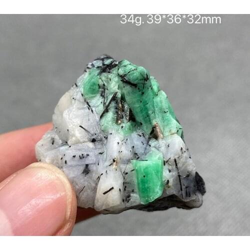 100% Natural green emerald mineral gem-grade crystal specimens stones and crystals quartz crystals