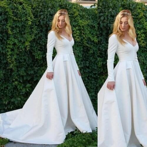 Vintage Long Sleeves Wedding Dresses 2020 V Neck Simple Garden Country Beach Bridal Gowns Plus Size vestidos de noiva