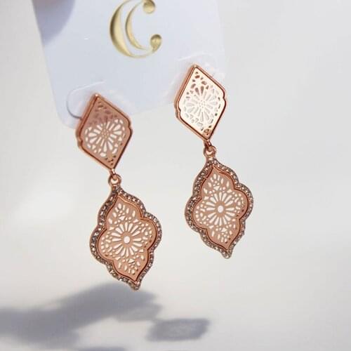 GSOLD New Elegant Hollow Flower Earrings Vintage Temperament Metal Texture Rhinestone Drop Earring Women Jewelry Accessories