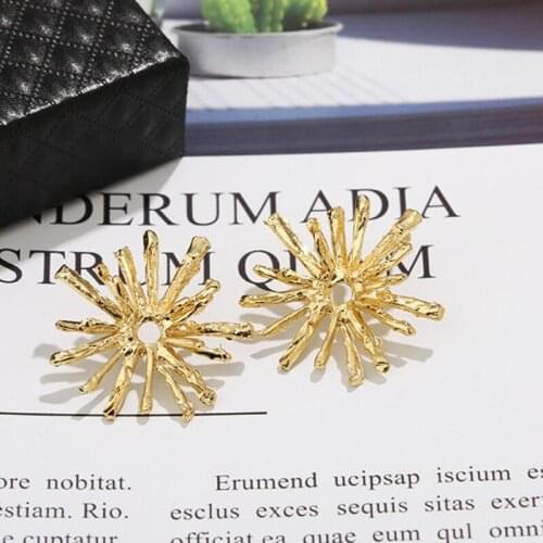 New metal golden Flower Earring Geometric Colorful Petal Stud simple Earrings for Women Statement Female Fashion Jewelry Gift