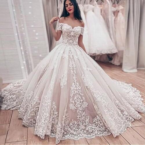 Lace Appliques Luxury Wedding Dress Bohemian V Neck Off The Shoulder Ball Gown Bride Dresses Plus Size Robe De Marriage A31