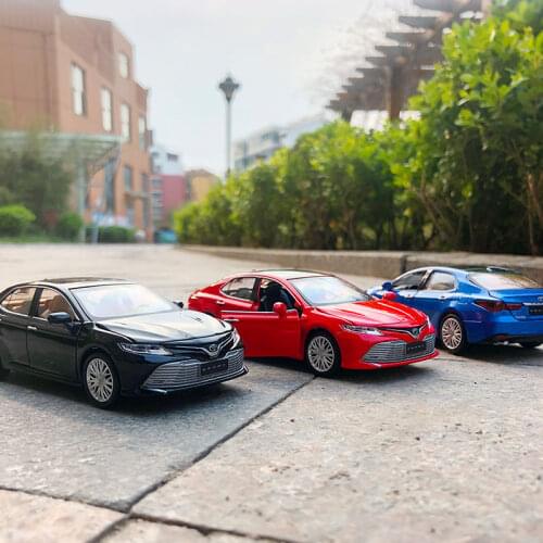 1:32 Scale Diecast Alloy Metal Car Model For TOYOTA CAMRY Collection Vehicle Model Pull Back Toys Car With Sound&Light