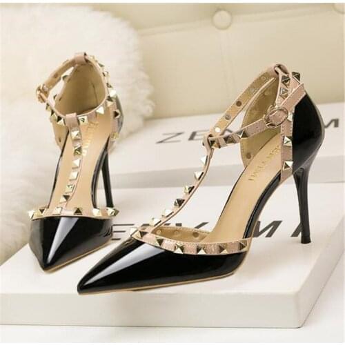 2021 New 9CM Pumps Sexy Club Thin Heel Shows Thin High Heel Shallow Mouth Head Rivet Hollows Word To Take Womens Single Shoe