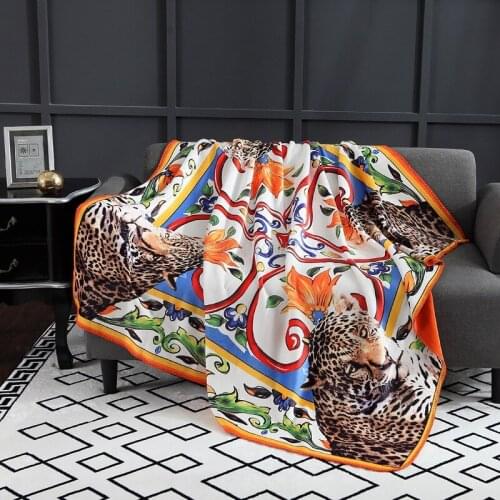 Luxurious blankets, brocade fox down blankets, digital printing sofa blankets, air conditioning blankets