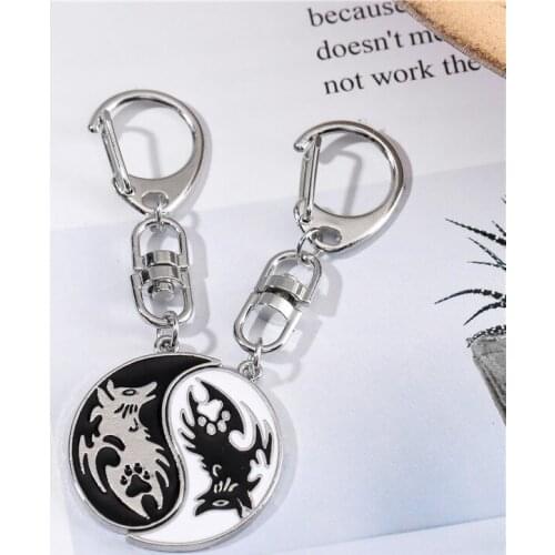 Fashion Black and White Wolf Paired Metal Keychain Animal Couple Chain Jewelry Jewelry Accessories Personalized Mens Gift 2021