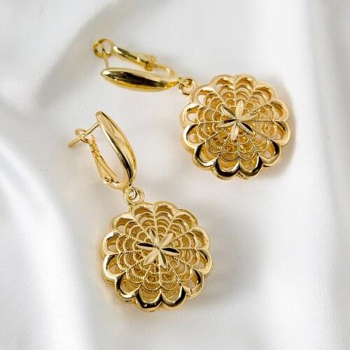 Hollow Out Golden Color Flower Shaped High Quality Women Earrings Popular Wedding Party Date Attendance Design