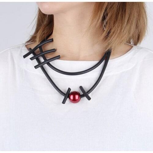YD&YDBZ Luxurious Red Pearl Bead Short Necklaces For Women Strange Thick Flat Link Rubber Choker Necklace Vintage Sweater Chain