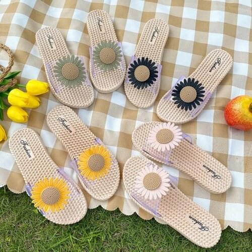Beach PVC Clear Slippers Designer Yellow Pink Green Sunflower Platform Flat Outdoor Slides Women 2021 Summer Cute Home Shoes New