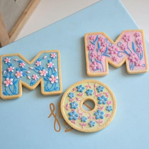 Foreign trade country resin handmade painted letters embossed flowers refrigerator stickers MOM mother gift decorations