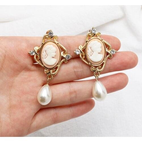 Elegant Style Lady Avatar Mirror Shape Pearl Pendant Woman Earring Vintage Jewelry Dangle Earrings серьги 2021 Trend Ear Cuffs
