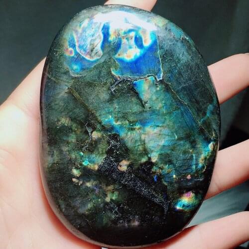 Labradorite free from