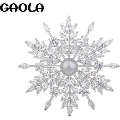 2017 GAOLA New Fashion Classic Silver-Plated Snowflake Brooches For Women Gifts Or Party Brooch GLX0152