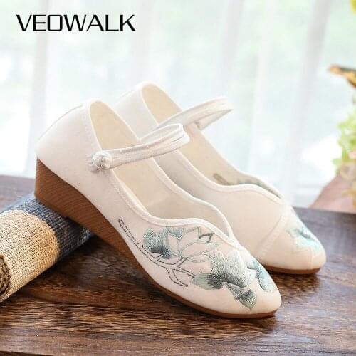 Veowalk 4cm Heels Women Cotton Fabric Wedges Chinese Flower Embroidered Pointy Toe Mary Janes Pumps Comfortable Mid Heel Shoes