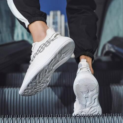 Hot comfortable sport slip de leather sneaker man summer luxury shockproof male work sneakers casual sapato solid men leisure