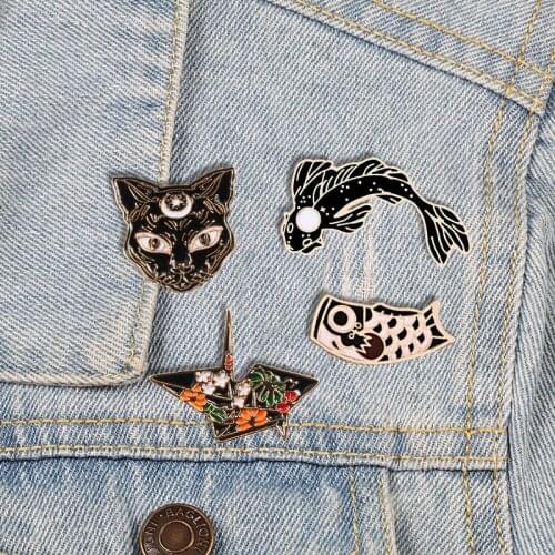 Black Koi Cat Brooch Cute Goldfish Enamel Pin Denim Lapel Pins Japanese Fish Origami Crane Badge Fashion Jewelry Blessing Gifts