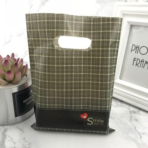 Small 100pcs 15x20cm Black Striped lattice Red Heart Print With Handles Plastic Boutique Shopping Handle Bag Pouches