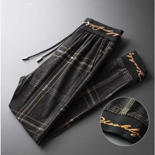 Autumn and winter mens Tuo Shang quality casual pants velvet check stitching mens casual pants
