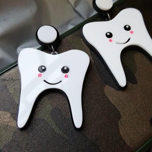 Attractive woman Cute smiling face Tooth Earrings For Women Girl White Molar Acrylic Drop Fashion Jewelry Accessories E18047