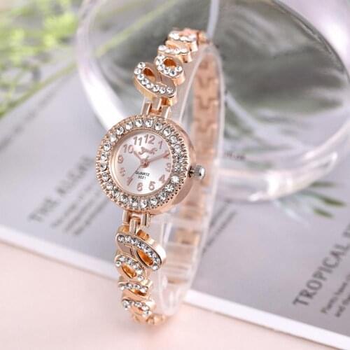 Fashion Women Watch Round Dial Alloy Strap English Letter Love Quartz Analog Wrist Watch Ladies Dress Clock Luxury reloj mujer