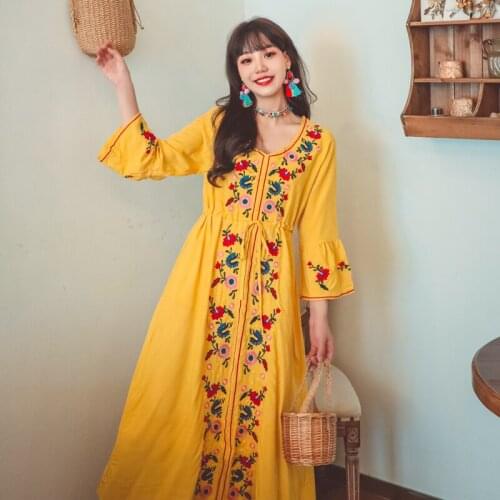 Film Bohemia national wind heavy embroidery v-neck horn sleeve waist holiday dress three color