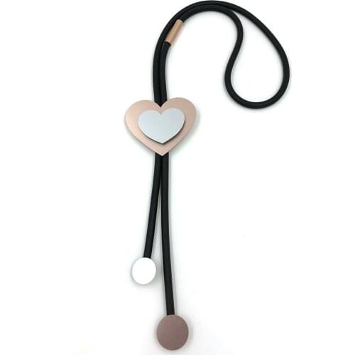 2019 Fashion shining heart shape Aluminum charm Rubber rope simple statement necklace clothes accessories for new office lady