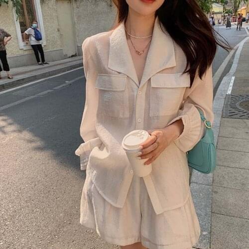 Summer Womens New Hong Kong Style Suit Fashion White Lapel Lantern Sleeve Sunscreen Thin Shirt + Wide Leg Shorts Two-piece Set