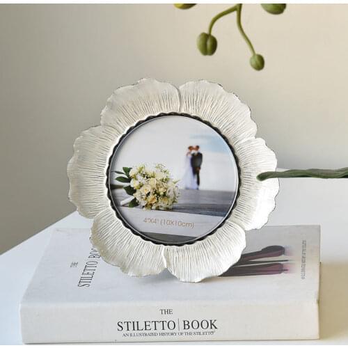 4 Inch European Personality Creative Round Metal Frame Set Table Light Luxury Wedding Picture Frame Living Room Ornament