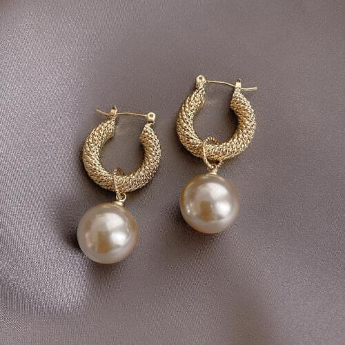 2021 New Arrival Dominated Fashion Fine Pearl Drop Earrings Contracted Senior Geometric Metal Temperament Women Earrings Jewelry