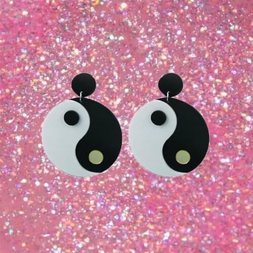 Goth Black White Yin Yang Earrings for Women Punk Hip Hop Cool 90s Aesthetic Tai Chi Acrylic Earring Charms Y2K Jewelry Gift