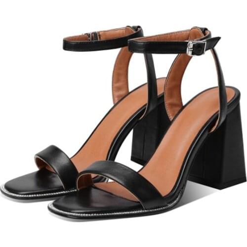 Womens shoes 2021 summer new rhinestone Black cattle Pu One word band Simplicity Fangtou Thick heel sandals Heel height 9cm