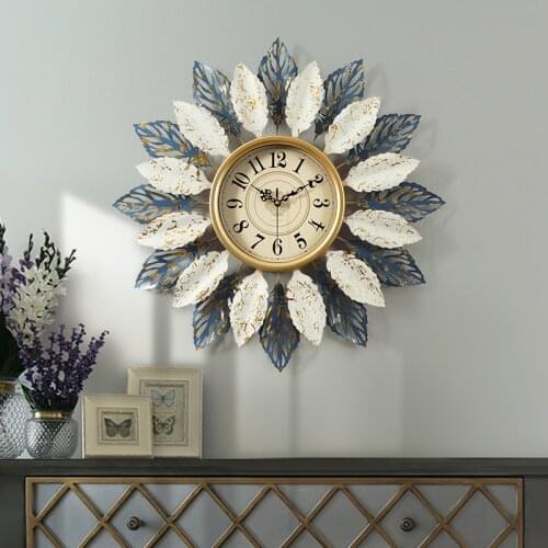 Nordic living room atmosphere silent light luxury clock American creative fashion clock restaurant wall art wall watch
