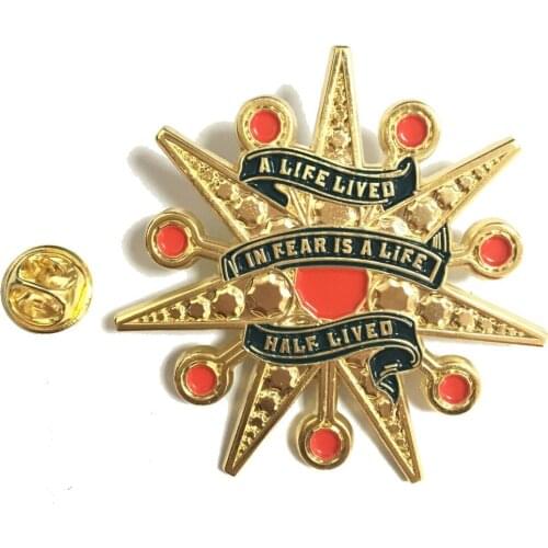 Customized Cheap Shiny Gold Star Badges with enamel color
