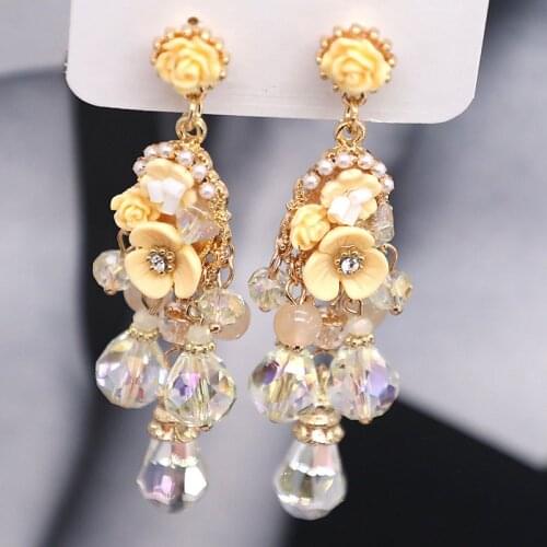 2021 New Luxury Flower Teardrop Crystal Earrings Charms Jewelry White Beads Peach Blossom Floral Wedding Earrings Gift