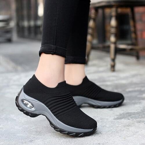 Running Sneakers Fashion Breathable Mesh Casual Shoes Platform Sneakers Men Platform Slip-On Sneakers Walking zapatillas mujer