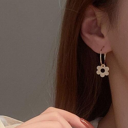 1 Pair Simple Small Hollow Plant Flower Metal Earring Romantic Earring Ornament Alloy Round Hoop Earrings S925