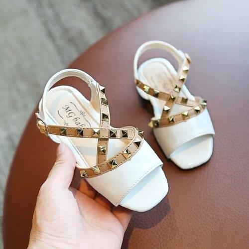 2021 Summer Little Baby Girls Princess Patent Leather Shoes Childrens Fashion Rivet Kids Beach Sandals 1 2 3 4 5 6 7 Years Old