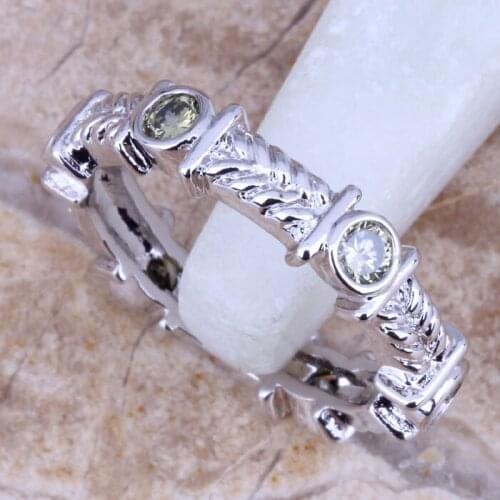 Graceful Green Peridot Silver Plated Fashion Ring Size 5 / 6 / 7 / 8 R0033