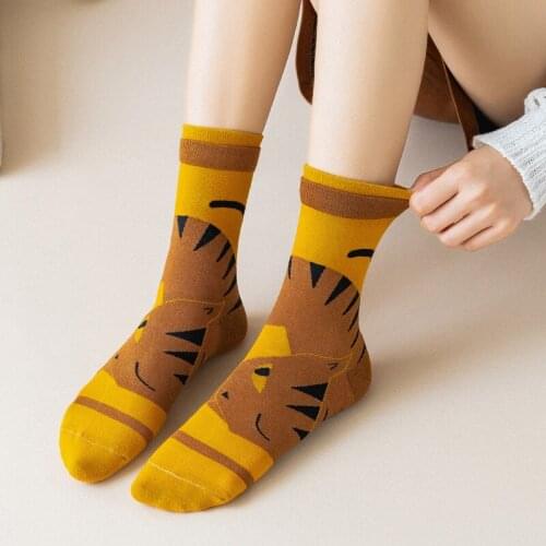 Combed Cotton Womens Socks Funny Cartoon Animals Cute Cats Totoro Dog Sox Girls Warmer Comfortable Classic Calcetines Gifts